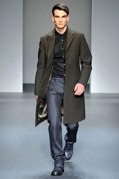 Look 3